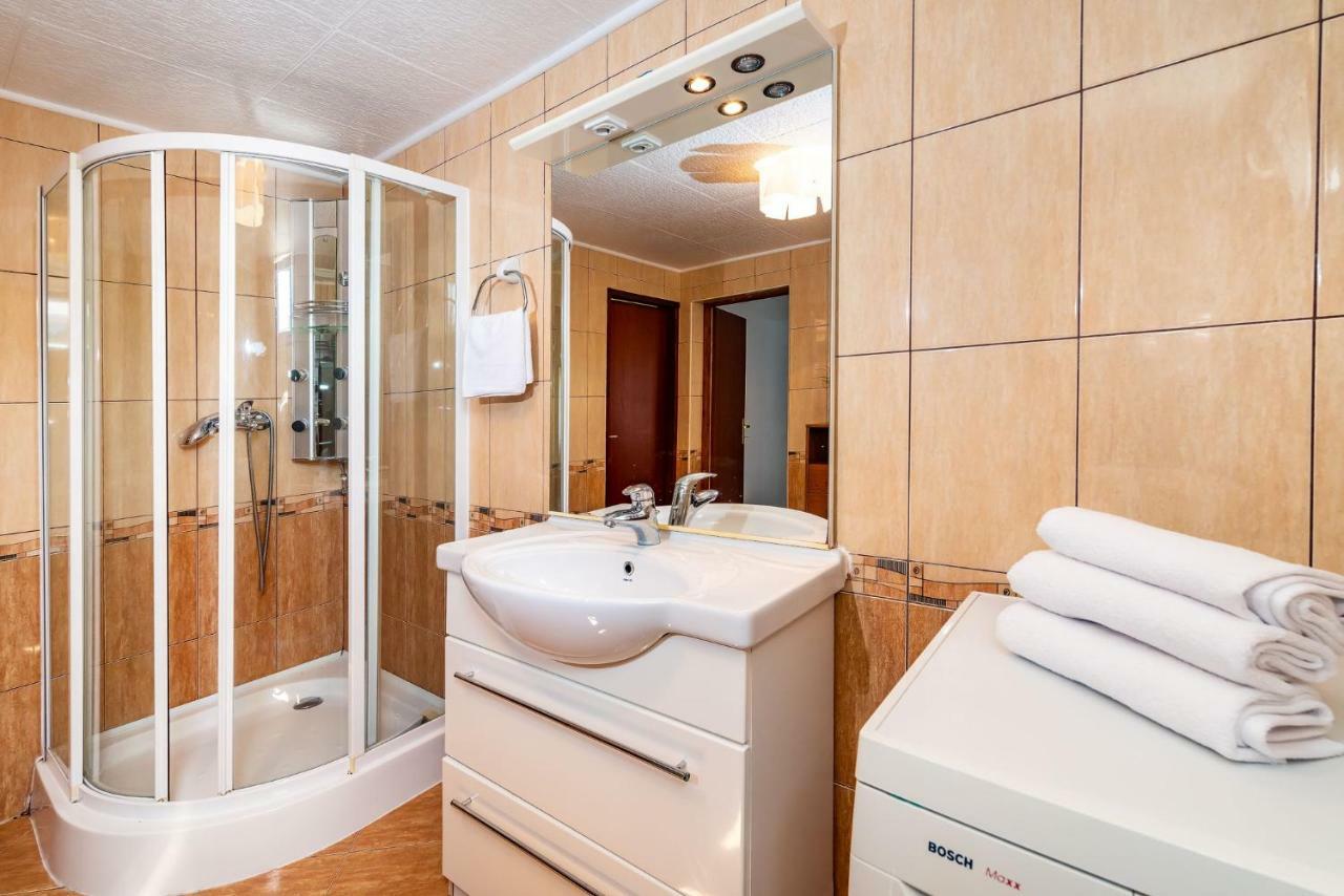 Vacation House Anna Karlobag Buitenkant foto