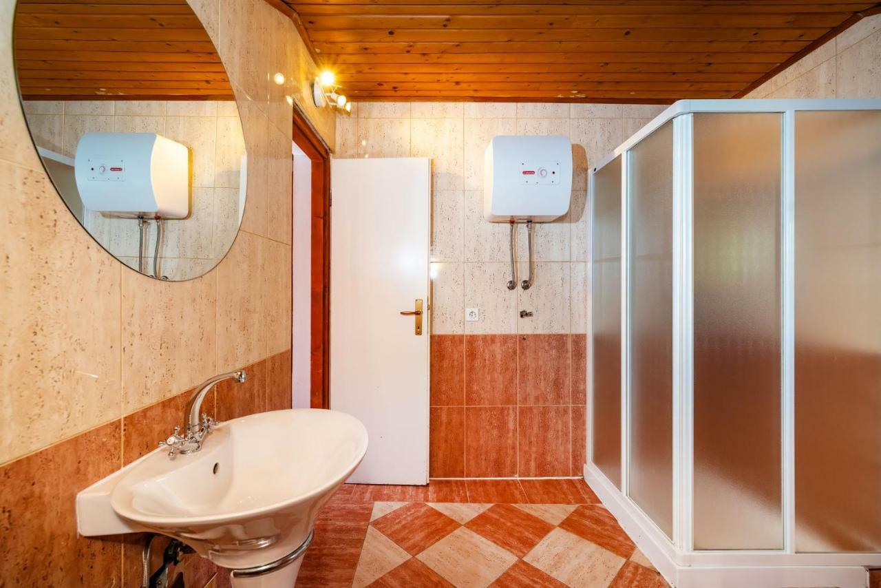 Vacation House Anna Karlobag Buitenkant foto